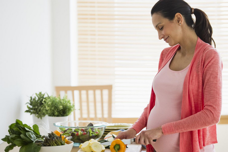 ¿Puede comer una mujer embarazada frijoles negros?