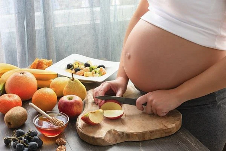 ¿Puede comer una mujer embarazada uchuva?