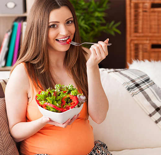 ¿Puede comer una mujer embarazada avestruz?