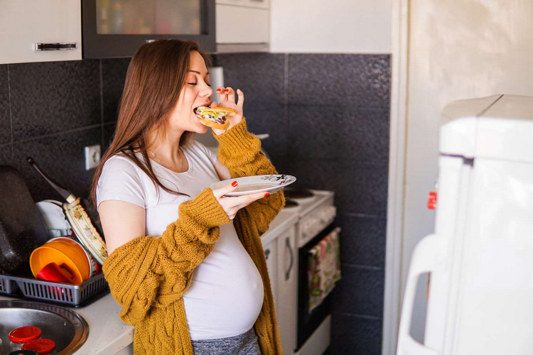 ¿Puede comer una mujer embarazada achicoria?