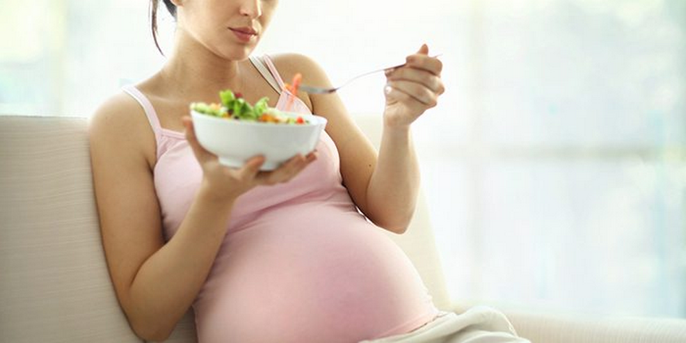 ¿Puede comer una mujer embarazada uchuva?