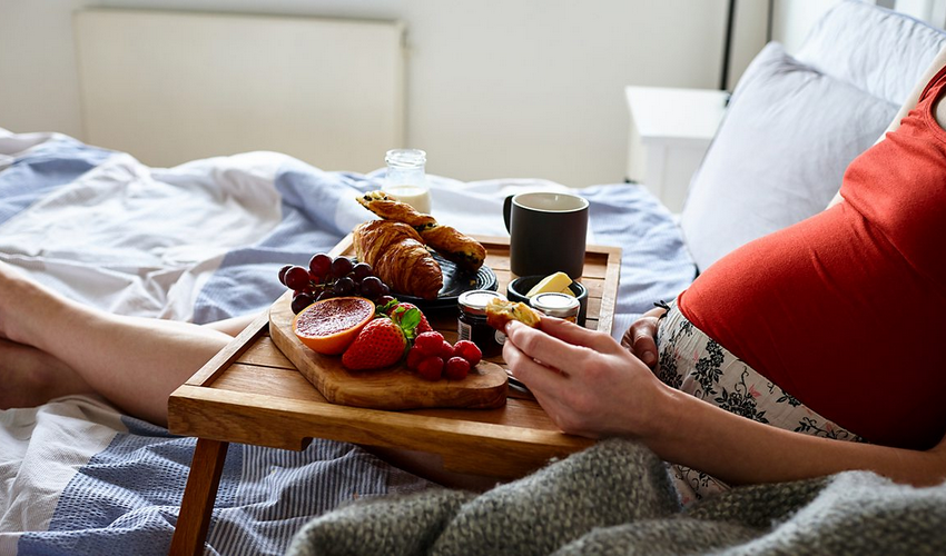 ¿Puede comer una mujer embarazada níspero japonés?