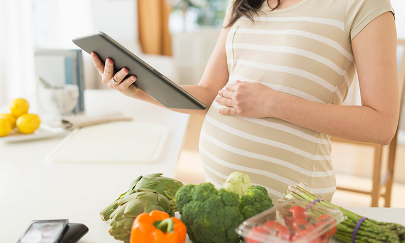 ¿Puede comer una mujer embarazada pomelo?