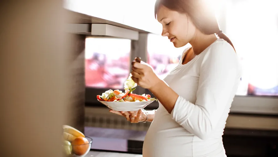 &iquest;Puede comer una mujer embarazada guayaba?