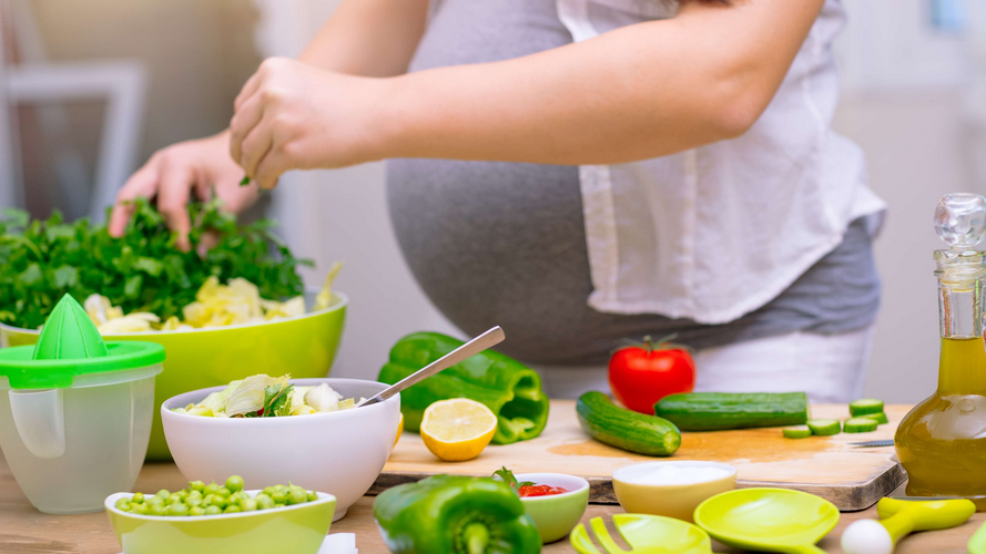 ¿Puede comer una mujer embarazada algas marinas?