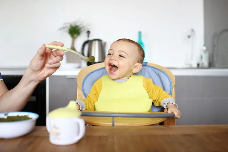 &iquest;A partir de cuantos meses puede un bebe comer d&aacute;til?