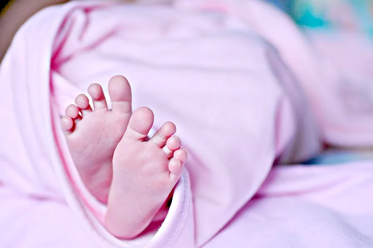 Por qué mi bebe grita dormido