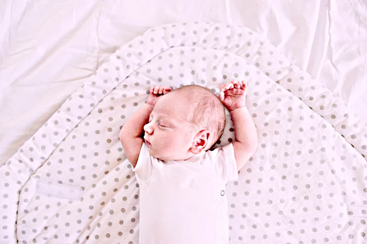 Por qu&eacute; un bebe se jala las orejas