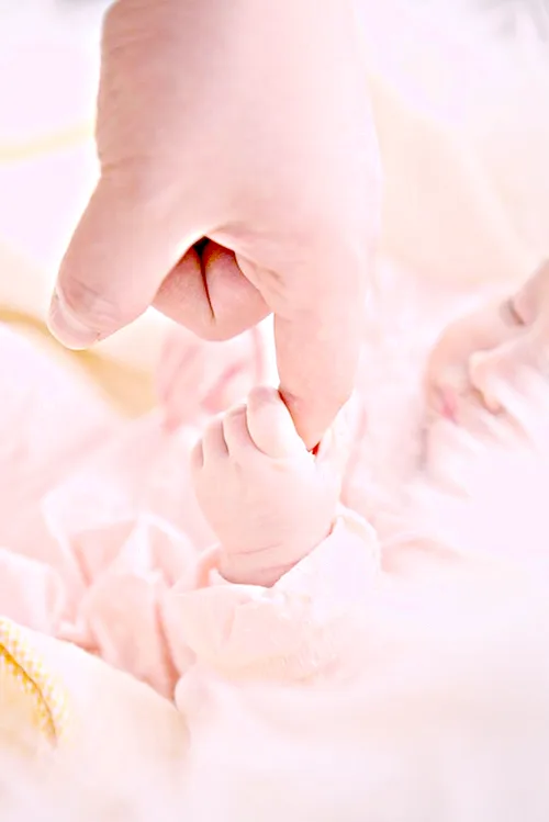 Cuando un bebe orina sangre Por qué un bebe orina sangre